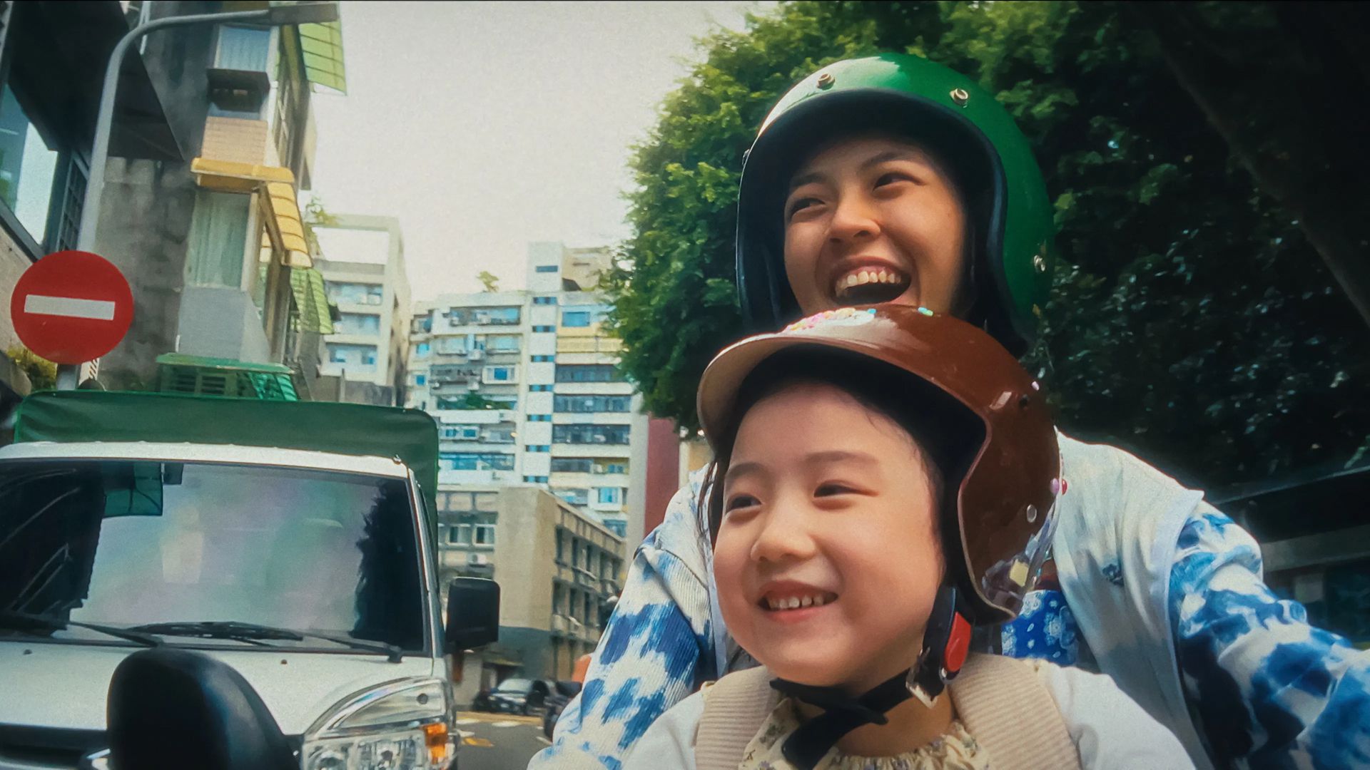 Vasenkätinen tyttö